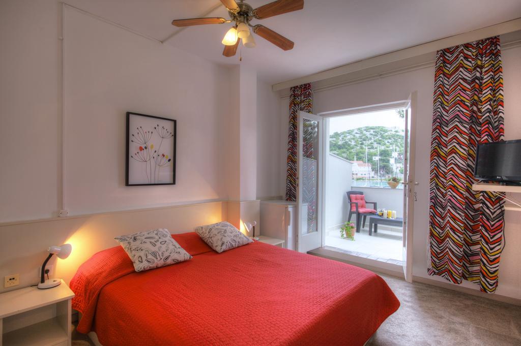 Gina Bed & Breakfast 티스노 객실 사진