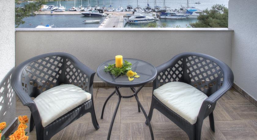 Gina Bed & Breakfast 티스노 객실 사진